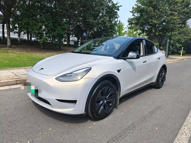 Фотография автомобиля — Tesla Model Y