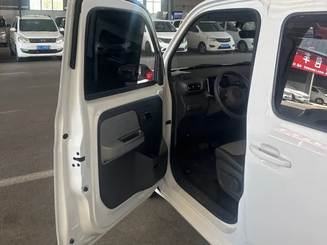 Wuling Zhiguang NEV — Фото автомобиля 8