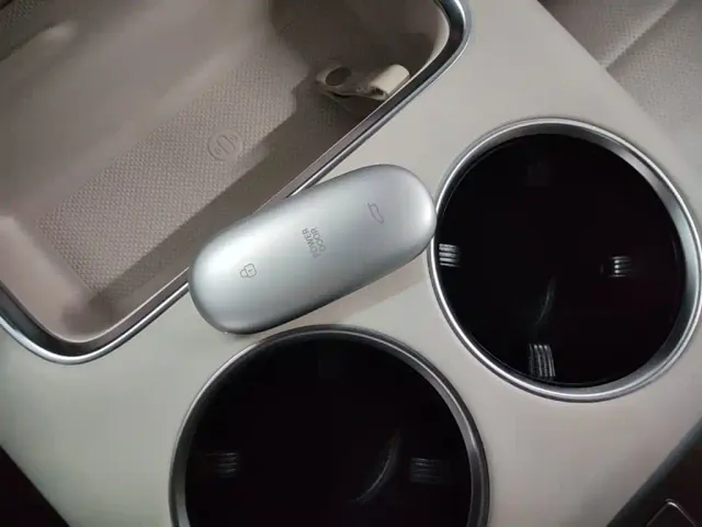 Li Auto MEGA — Фото автомобиля 16