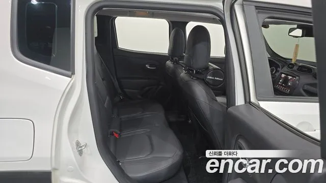Jeep Renegade — Фото автомобиля 6