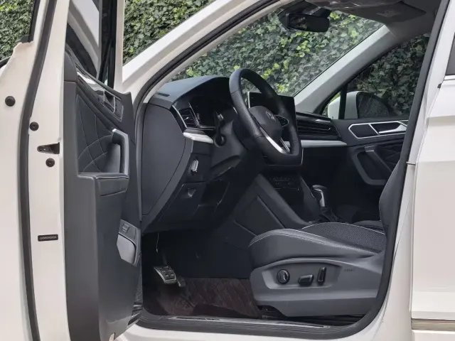 Volkswagen Tiguan L — Фото автомобиля 4