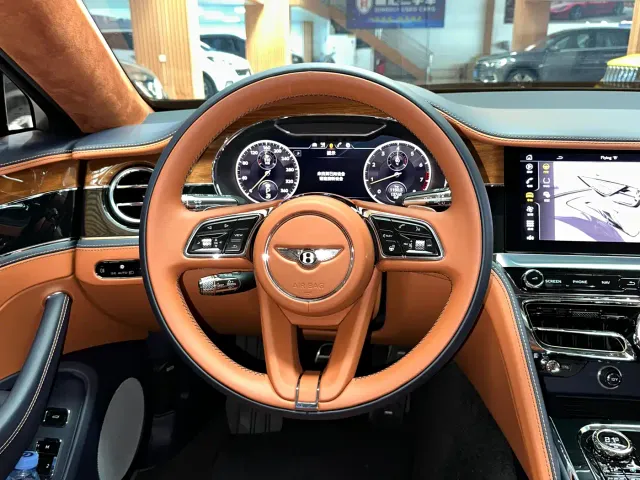 Bentley Flying Spur — Фото автомобиля 13