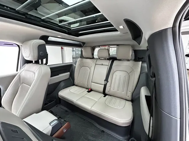 Land Rover Defender — Фото автомобиля 21