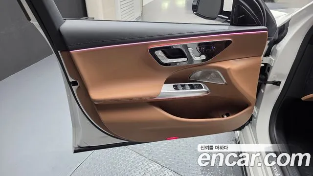 Mercedes-Benz E-Class — Фото автомобиля 24