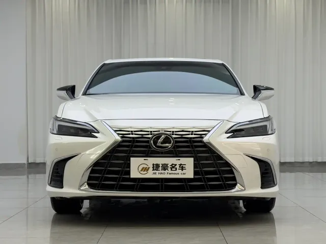 Lexus ES — Фото автомобиля 2