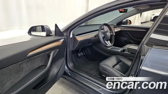 Tesla Model 3 — Фото автомобиля 15