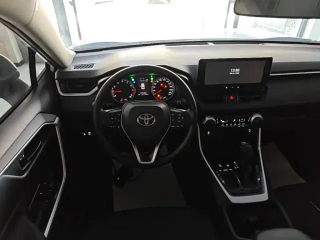 Toyota RAV4 — Фото автомобиля 10