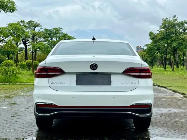 Volkswagen Lavida — Фото автомобиля 6