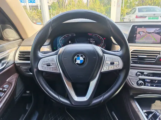 BMW 7 Series — Фото автомобиля 19