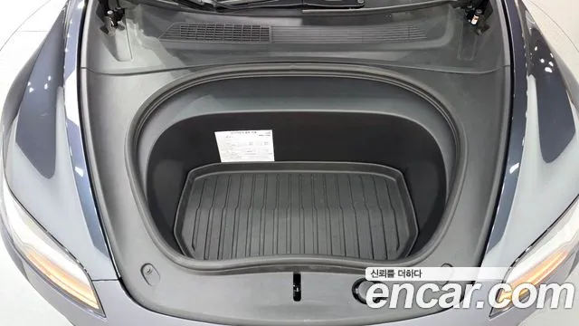Tesla Model 3 — Фото автомобиля 6