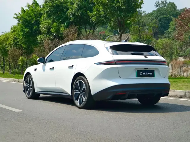 Nio ET5 Touring — Фото автомобиля 4