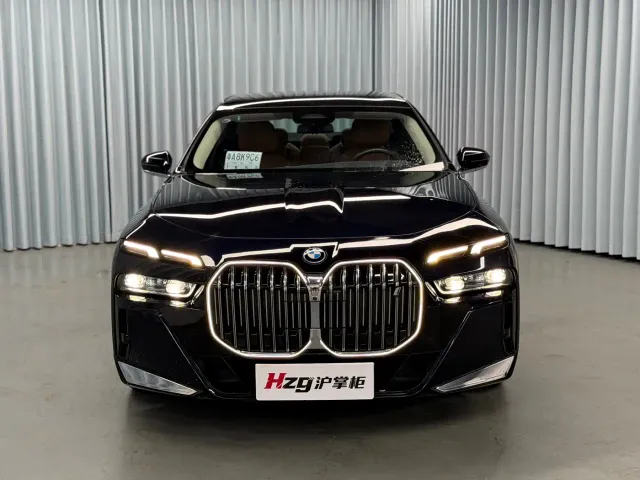 BMW i7 — Фото автомобиля 2