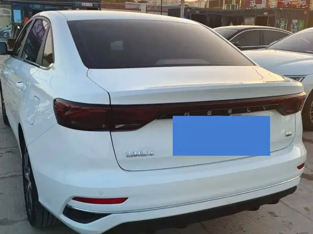 Geely Emgrand — Фото автомобиля 9