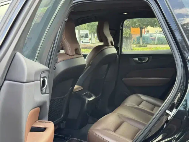 Volvo XC60 — Фото автомобиля 10