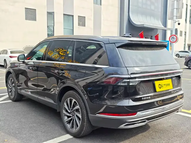 Lincoln Aviator 2024 3.0T V6 AWD Elegance Edition 6-Seater — Фото автомобиля 4