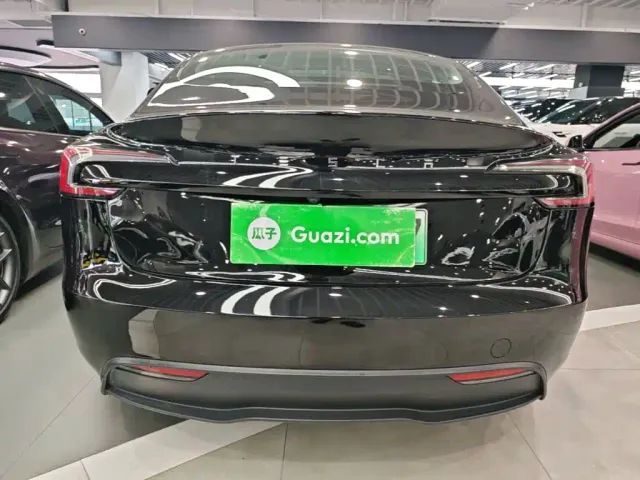 Tesla Model 3 — Фото автомобиля 5