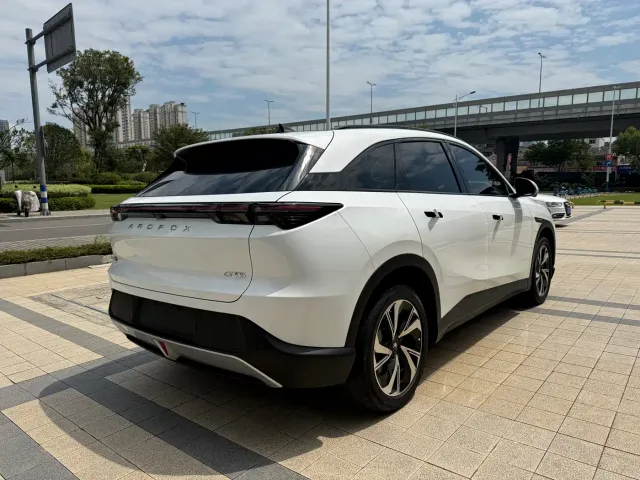 Arcfox Alpha T5 — Фото автомобиля 12