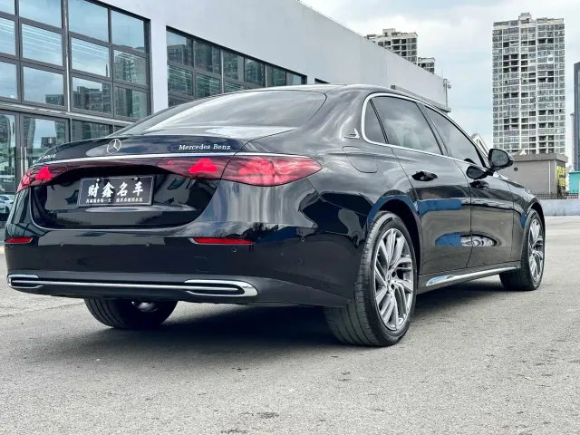 Mercedes-Benz E-Class — Фото автомобиля 11