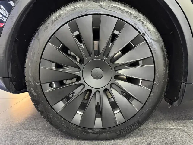 Tesla Model Y 2022 Facelift Rear-Wheel Drive Version — Фото автомобиля 15