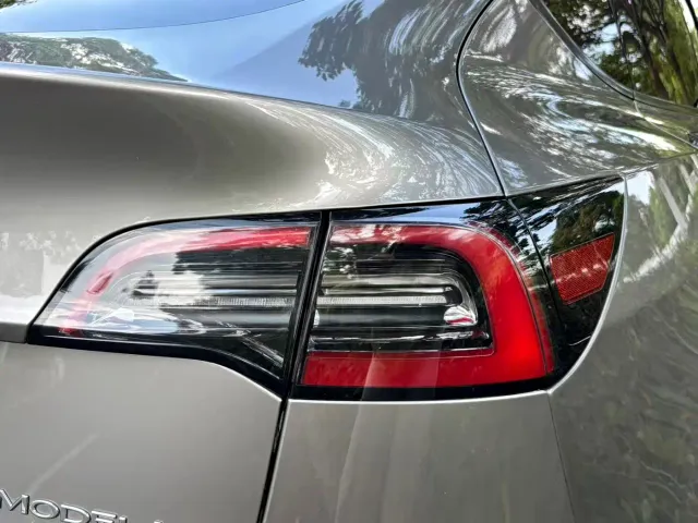 Tesla Model Y — Фото автомобиля 21