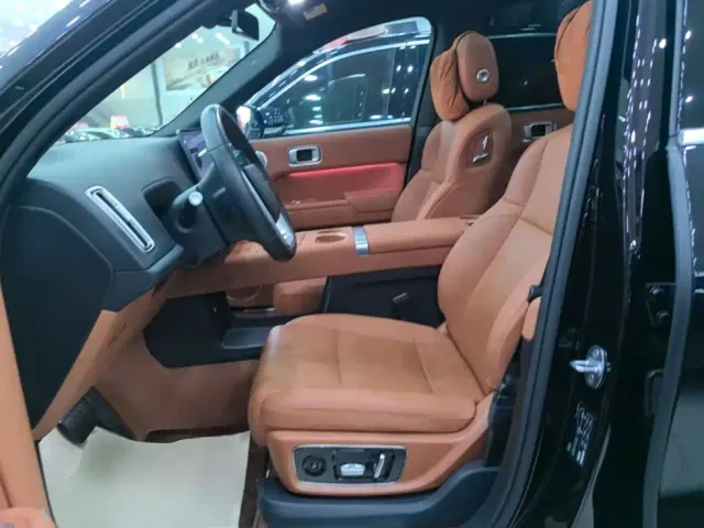 Li Auto L8 — Фото автомобиля 14