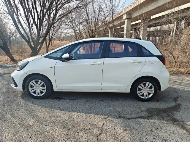 Honda Fit — Фото автомобиля 12