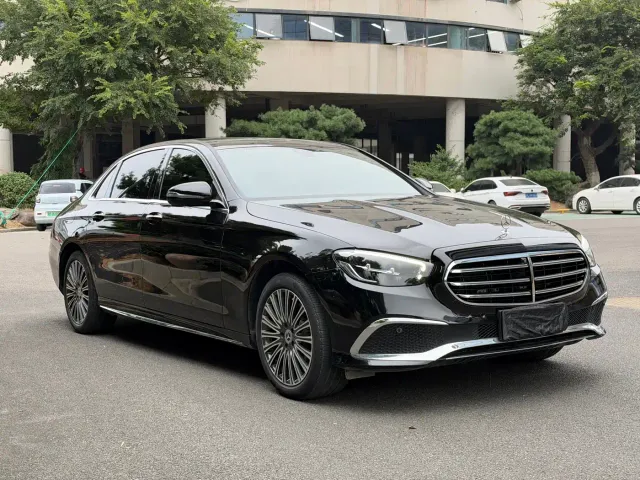 Mercedes-Benz E-Class — Фото автомобиля 3