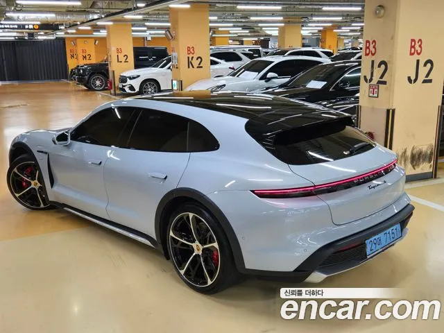 Porsche Taycan — Фото автомобиля 2