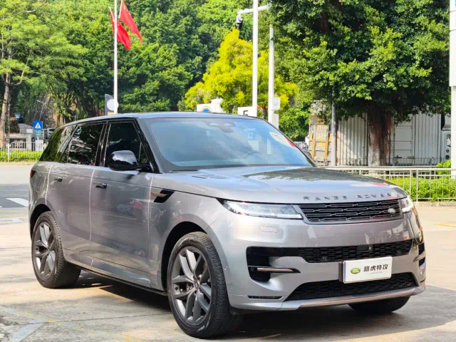 Land Rover Range Rover Sport — Фото автомобиля 3