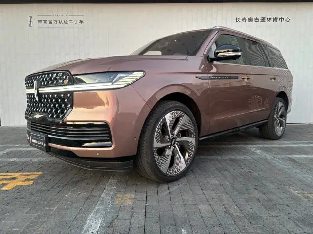 Фотография автомобиля — Lincoln Navigator