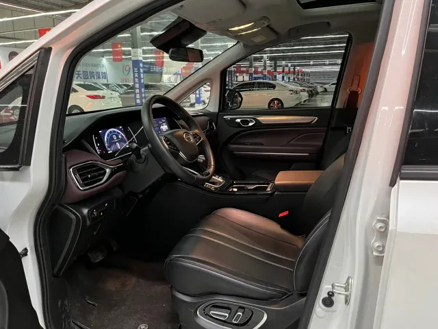 GAC Trumpchi M6 — Фото автомобиля 3