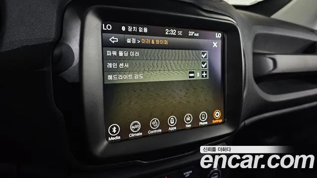 Jeep Renegade — Фото автомобиля 28