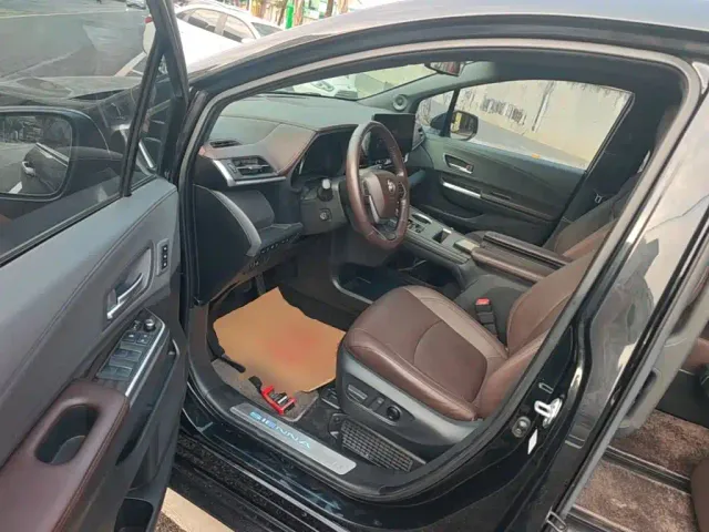 Toyota Sienna — Фото автомобиля 15