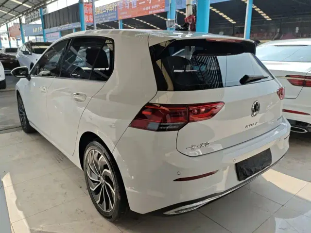 Volkswagen Golf — Фото автомобиля 22