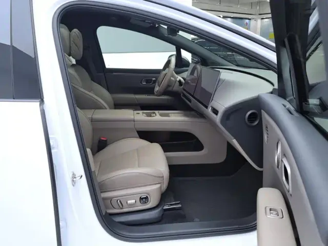 Li Auto i6 — Фото автомобиля 8