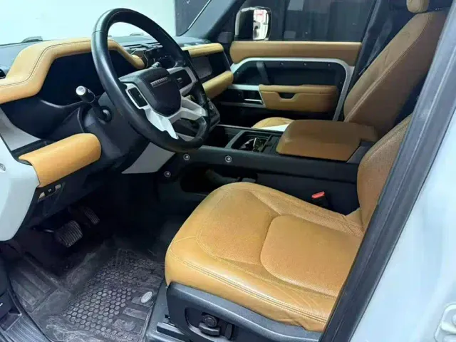 Land Rover Defender — Фото автомобиля 7