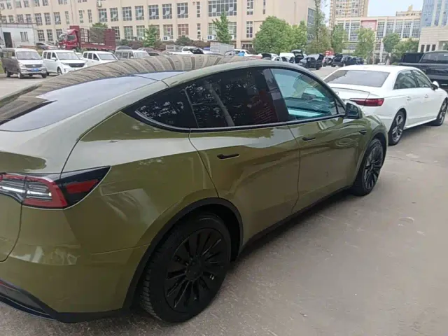 Tesla Model Y — Фото автомобиля 6