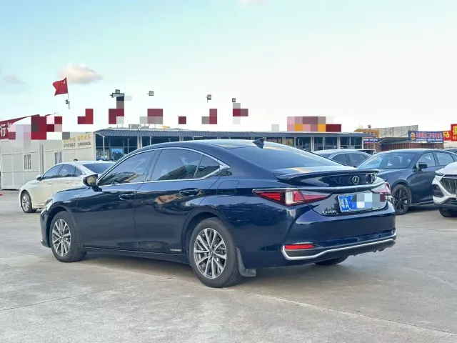 Lexus ES — Фото автомобиля 5