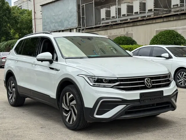 Volkswagen Tiguan L — Фото автомобиля 3
