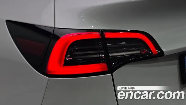 Tesla Model Y — Фото автомобиля 8