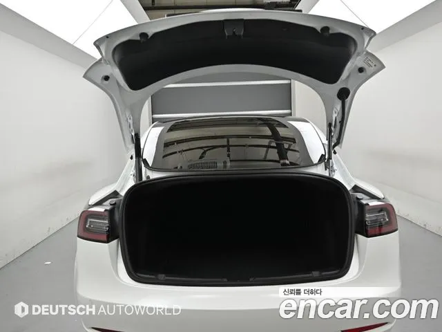 Tesla Model 3 — Фото автомобиля 19