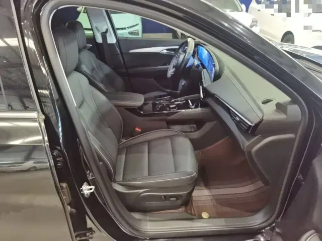 Buick Envision Plus — Фото автомобиля 24
