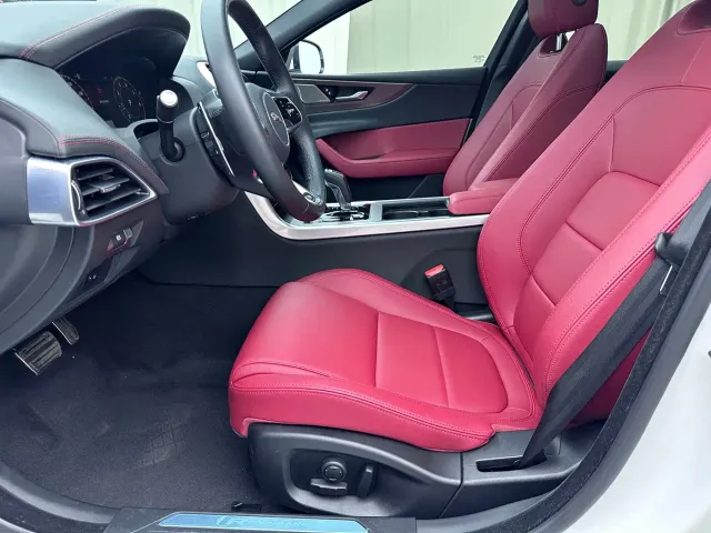 Jaguar XEL — Фото автомобиля 5