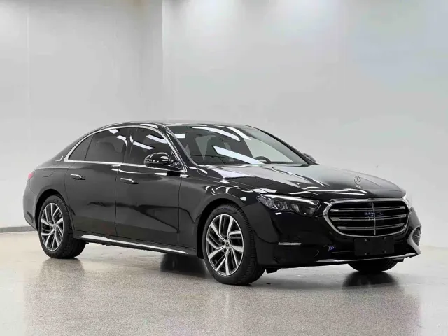 Mercedes-Benz E-Class — Фото автомобиля 3