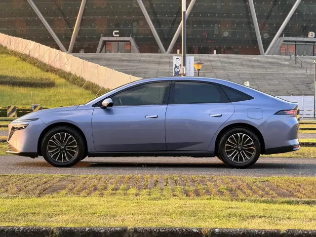 Nissan Nissan N6 2025 Mid Configuration — Фото автомобиля 5
