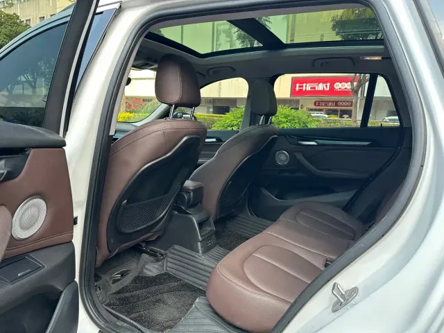 BMW X1 — Фото автомобиля 10