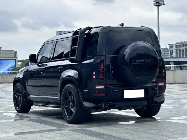 Land Rover Defender — Фото автомобиля 8