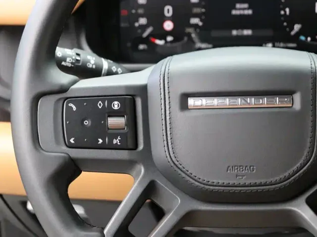 Land Rover Defender — Фото автомобиля 16