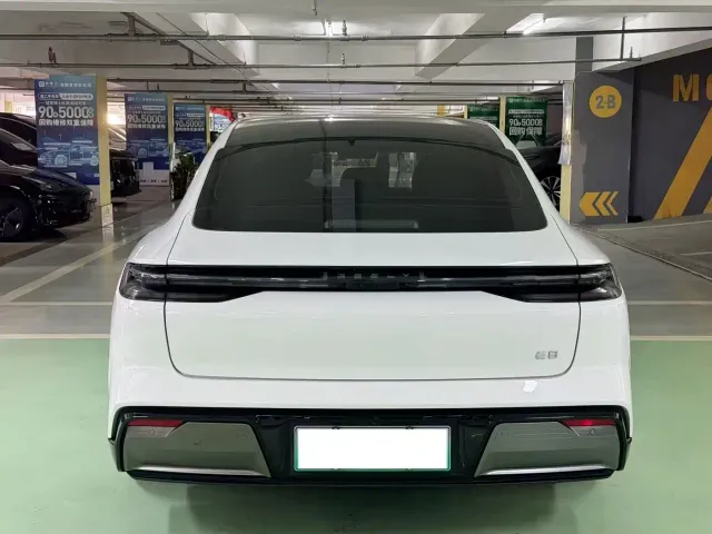 Geely Galaxy E8 — Фото автомобиля 8