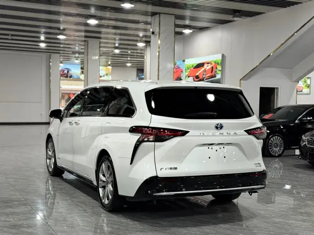 Toyota Sienna — Фото автомобиля 15